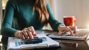 Los bancos ya están cerrando cuentas por este motivo y casi nadie lo sabe cierra banco