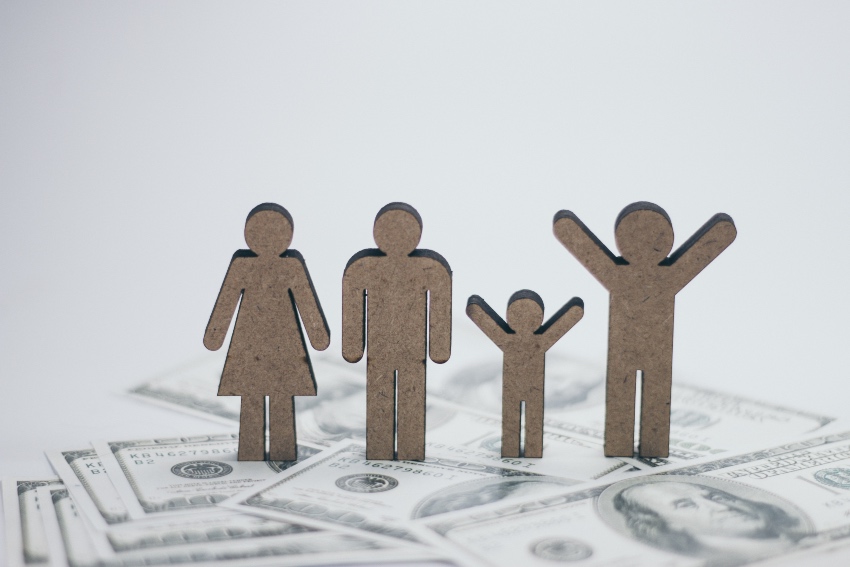 Cómo organizar las finanzas familiares con hijos en España: estrategias prácticas y productos financieros para cada etapa de la vida
