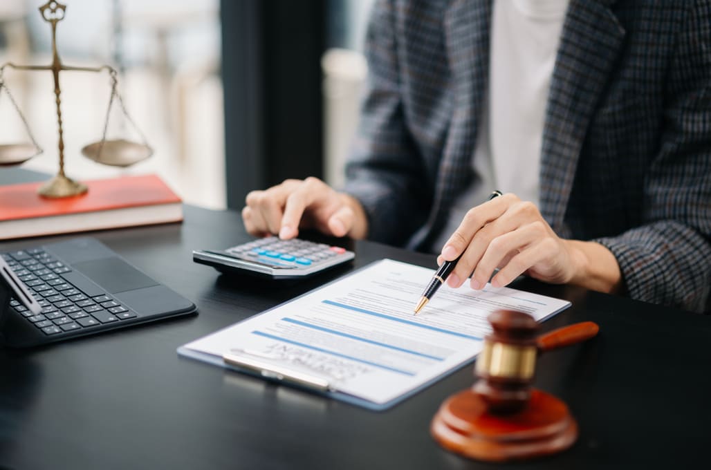 ¿Puede un banco cancelar tu cuenta bancaria? Motivos legales y derechos del cliente en España (2026)